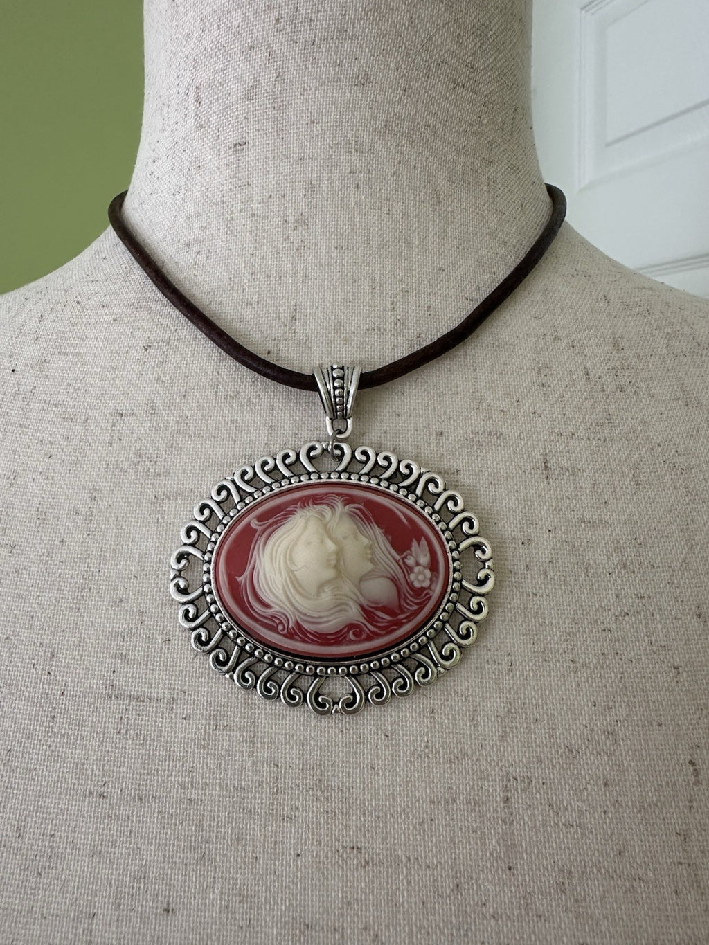 ASO Buffy The Vampire Slayer: Willow Rosenberg Cameo Replica Pendant Necklace